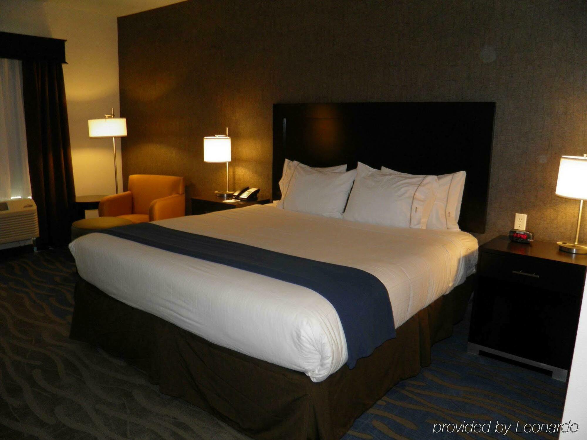 Holiday Inn Express & Suites Overland Park, An Ihg Hotel Buitenkant foto